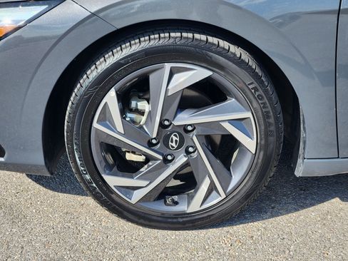 Used 2024 Hyundai Elantra Limited FWD image 10