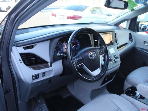 Used 2016 Toyota Sienna XLE FWD image 17