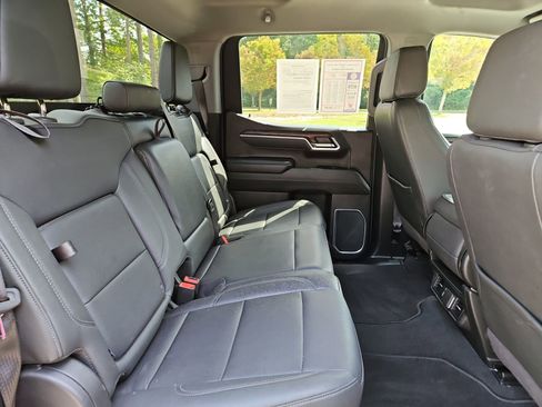 Used 2025 GMC Sierra 1500 SLT image 17