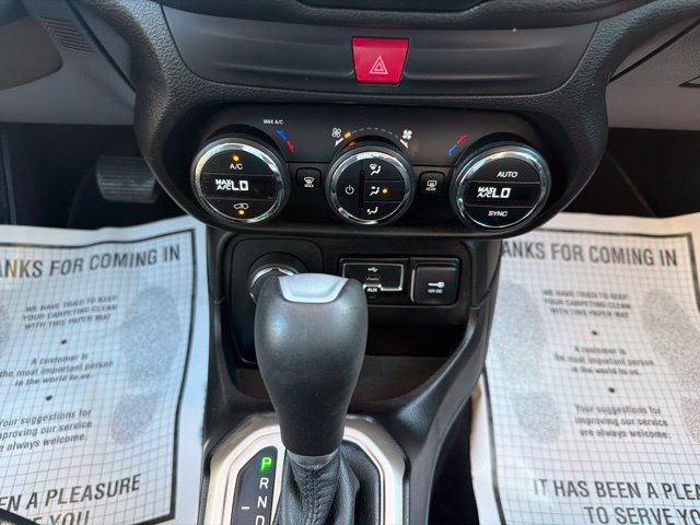 Used 2017 Jeep Renegade Latitude w/ Popular Equipment Group AWD/4WD image 23