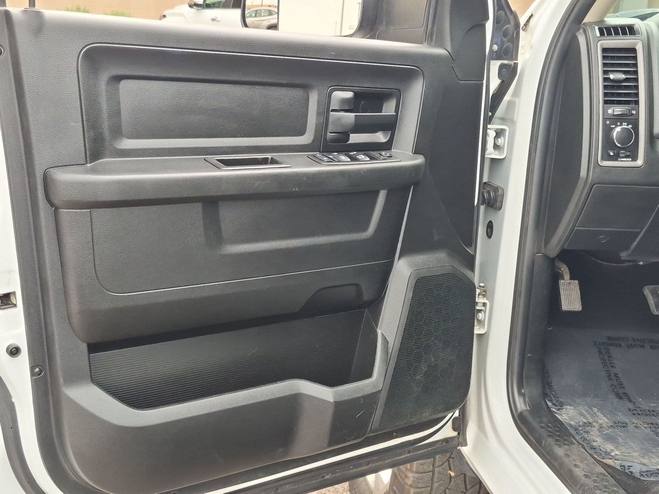 Used 2018 RAM 2500 Tradesman w/ Chrome Appearance Group AWD/4WD image 9