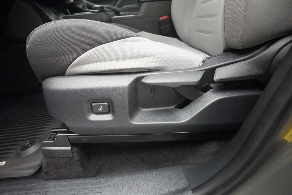 Used 2025 Toyota Tacoma TRD Sport AWD/4WD image 27
