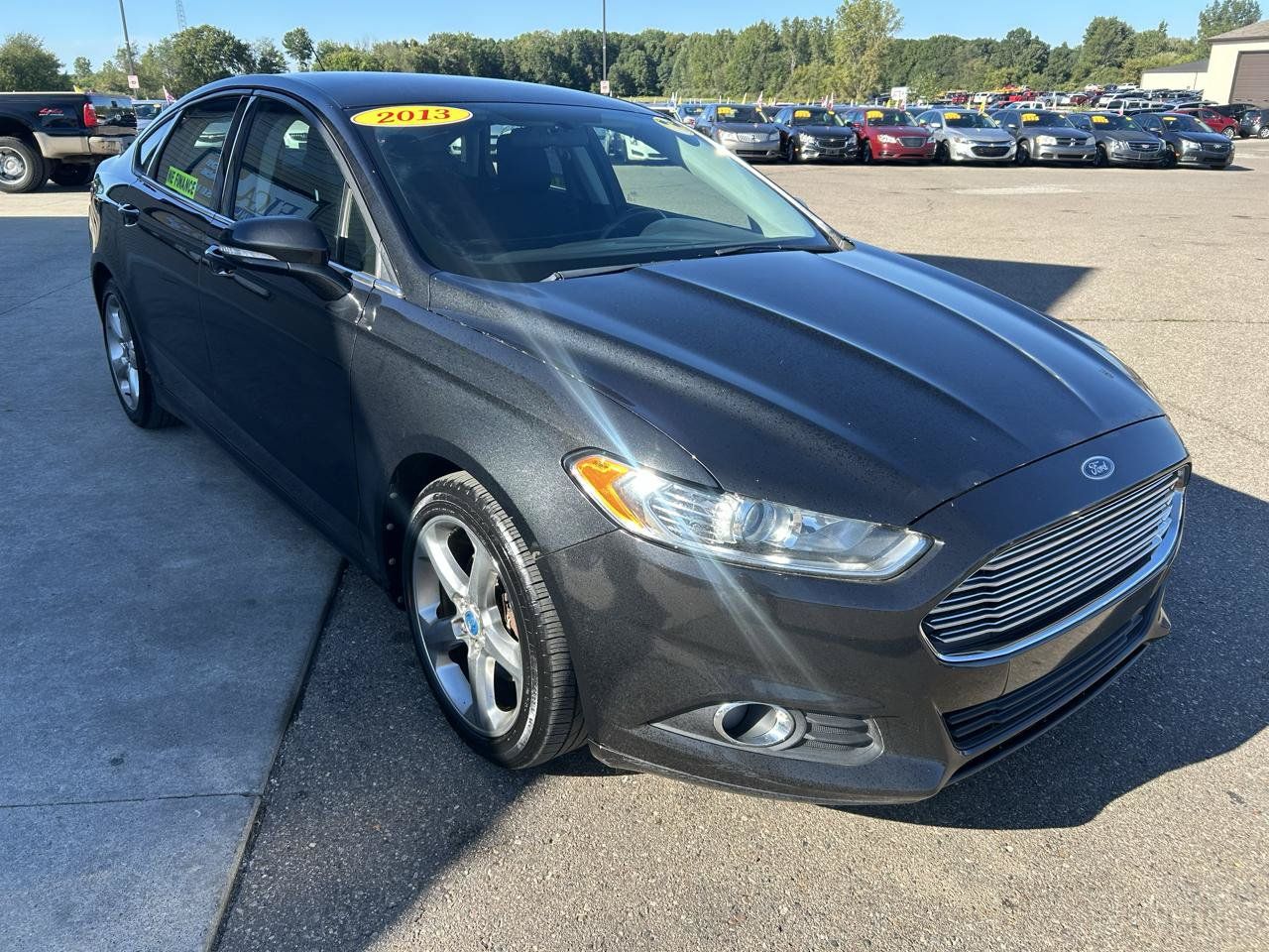 Used 2013 Ford Fusion SE FWD image 3