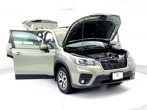 Used 2021 Subaru Forester Premium AWD/4WD image 9