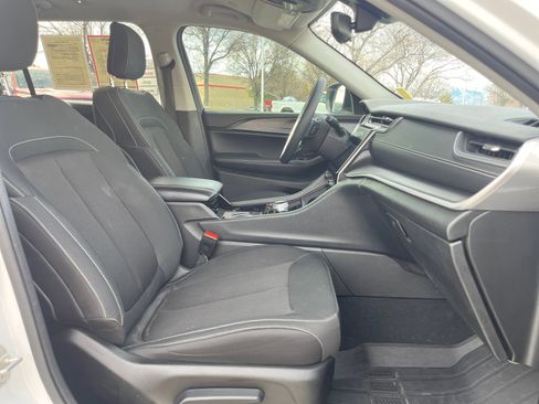 Used 2023 Jeep Grand Cherokee L Laredo image 27