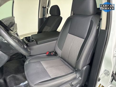 Used 2023 Nissan Titan S image 10