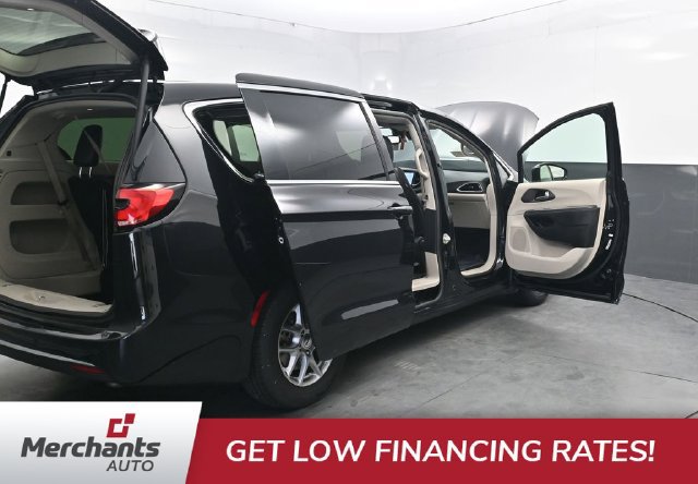 Used 2024 Chrysler Pacifica Touring-L FWD image 45