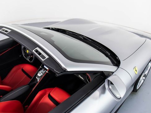 Certified 2025 Ferrari Roma Spider image 18