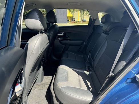 Used 2019 Kia Niro EX image 10