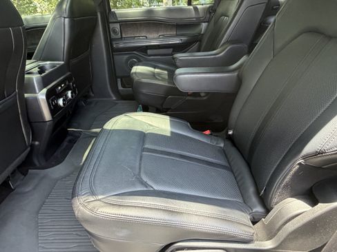 Used 2018 Ford Expedition Limited w/ Equipment Group 301A RWD image 32