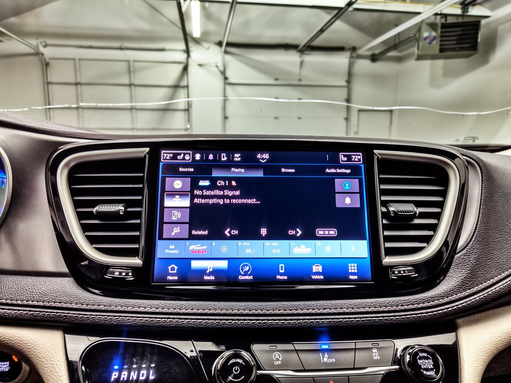 Used 2022 Chrysler Pacifica Touring-L AWD/4WD image 23