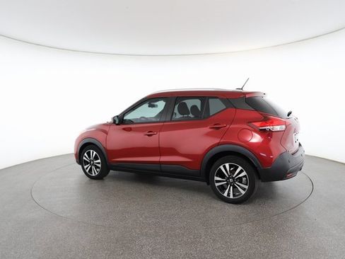 Used 2020 Nissan Kicks SV image 9