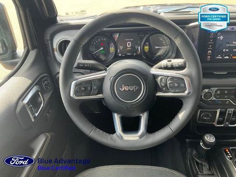 Used 2025 Jeep Wrangler Unlimited Sahara image 7