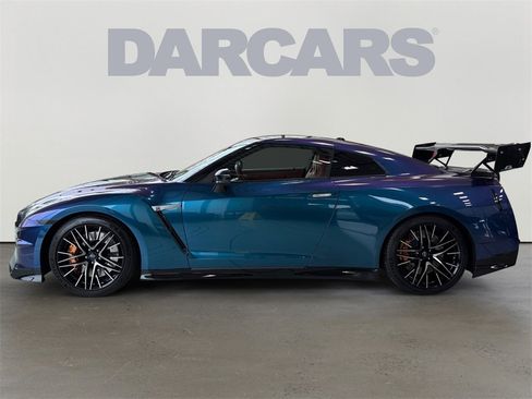 Used 2024 Nissan GT-R Premium w/ Premium Interior Package image 4