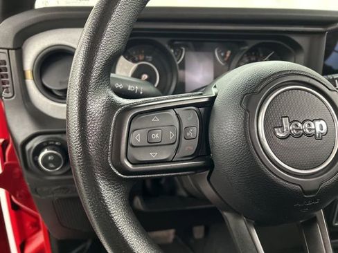 Used 2024 Jeep Gladiator Sport image 8