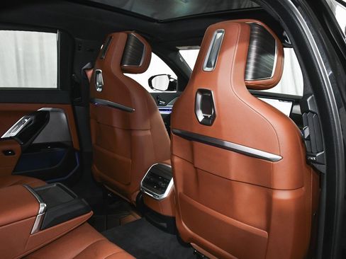 Used 2025 BMW 760i xDrive image 64