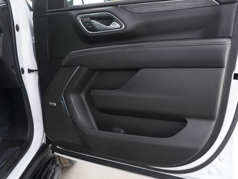 Used 2023 GMC Yukon XL SLT image 9