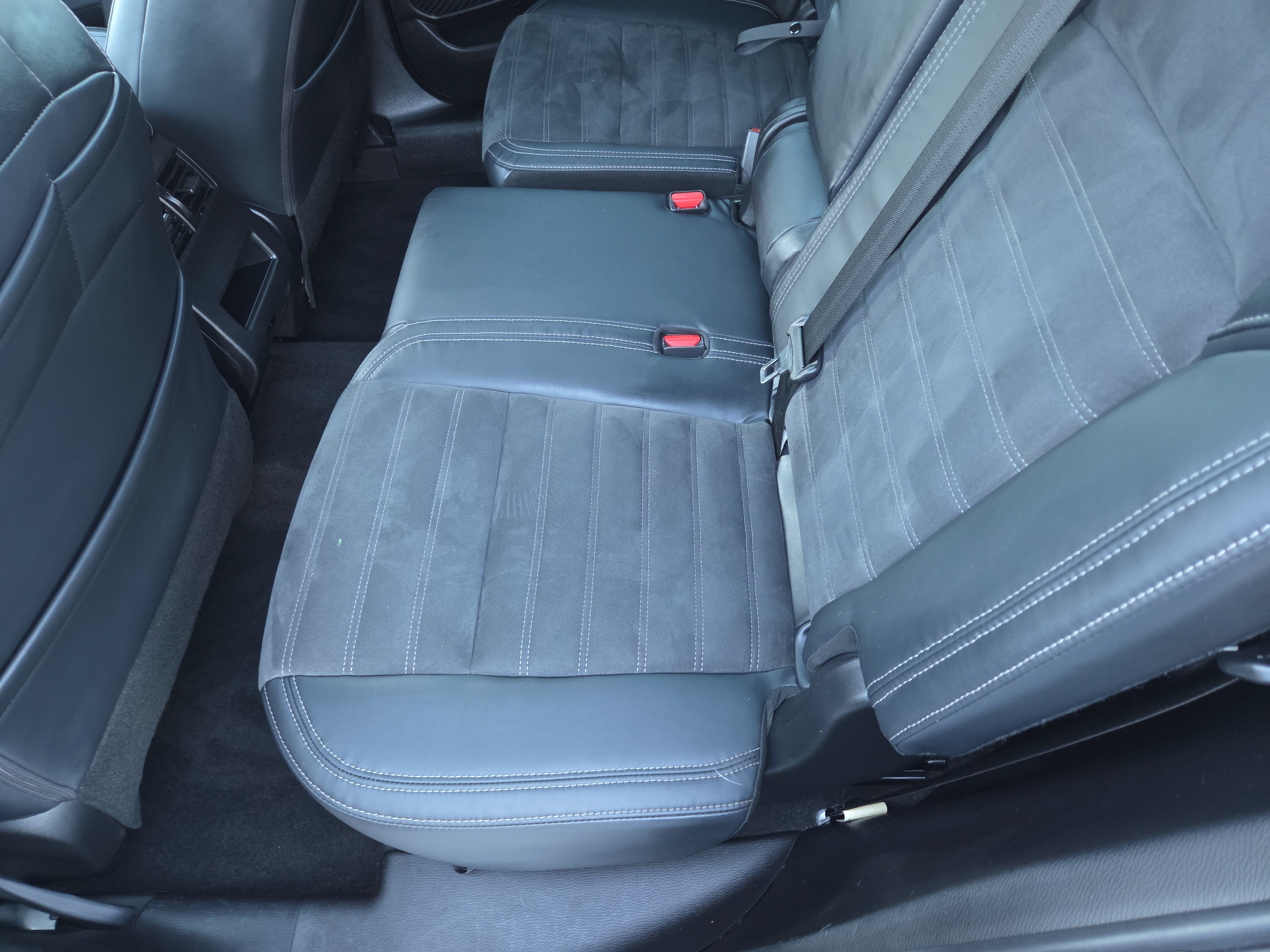 Used 2023 Mitsubishi Outlander SE AWD/4WD image 24