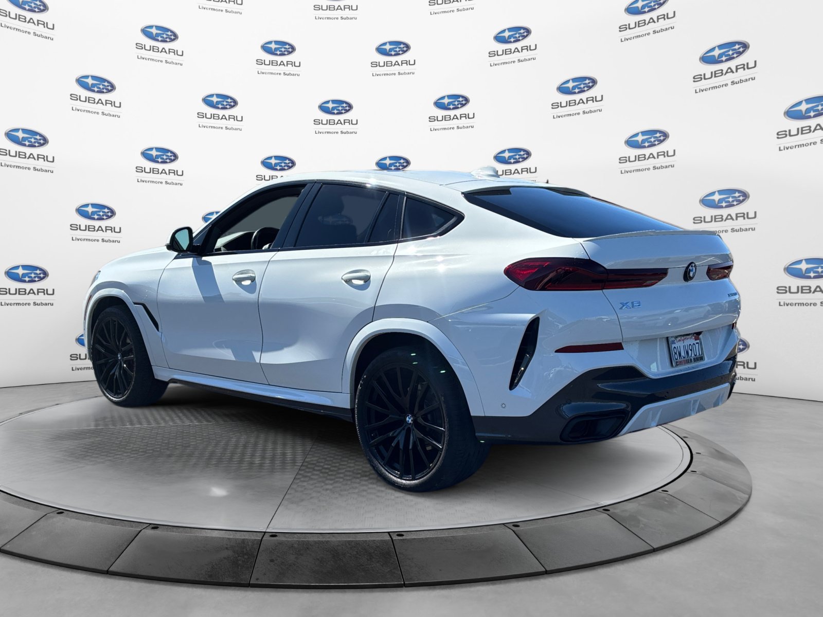 Used 2022 BMW X6 xDrive40i w/ M Sport Package AWD/4WD image 4