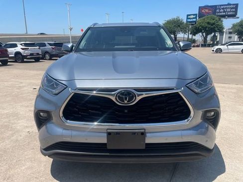 Used 2021 Toyota Highlander Limited AWD/4WD image 2