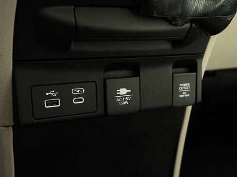 Used 2025 Honda Odyssey Elite image 35