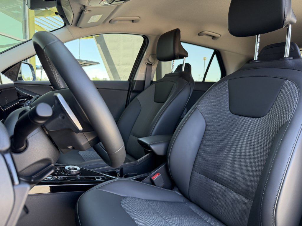 Used 2025 Kia Niro Wind FWD image 34