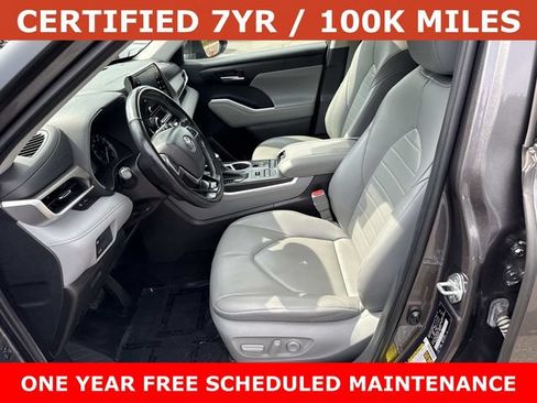 Used 2021 Toyota Highlander XLE AWD/4WD image 14
