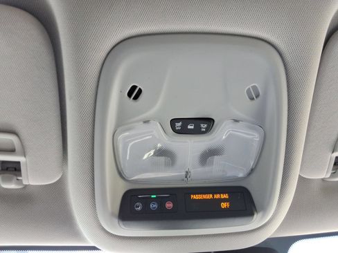 Used 2024 Chevrolet TrailBlazer LT w/ LT Cold Weather Package AWD/4WD image 19