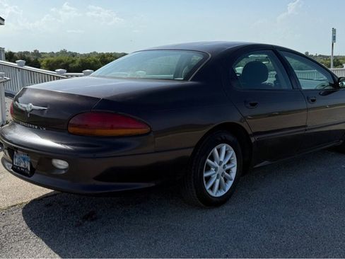Used 2004 Chrysler Concorde LX image 4