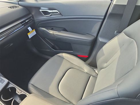 New 2026 Kia Sportage EX image 16