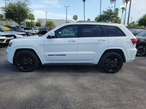 Used 2021 Jeep Grand Cherokee Laredo X RWD image 4