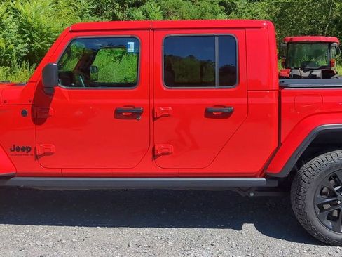 New 2025 Jeep Gladiator Sport image 5