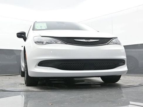 New 2025 Chrysler Voyager LX image 60