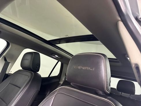 Used 2018 GMC Terrain Denali w/ Comfort Package image 12