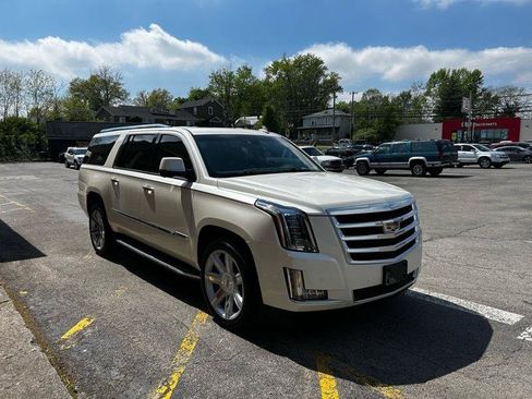 Used 2015 Cadillac Escalade ESV Luxury image 3