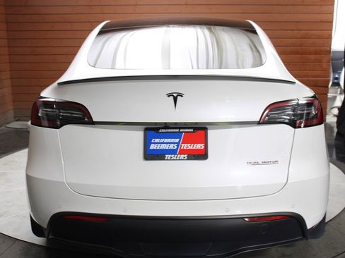 Used 2022 Tesla Model Y Performance image 12