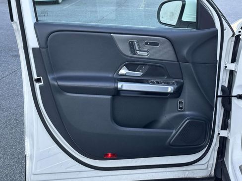 Used 2023 Mercedes-Benz GLB 250 4MATIC image 18