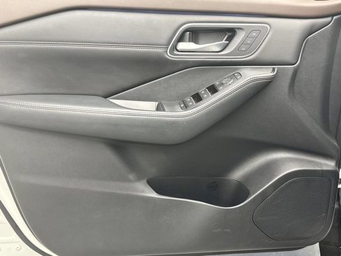 Used 2023 Nissan Rogue Platinum AWD/4WD image 9