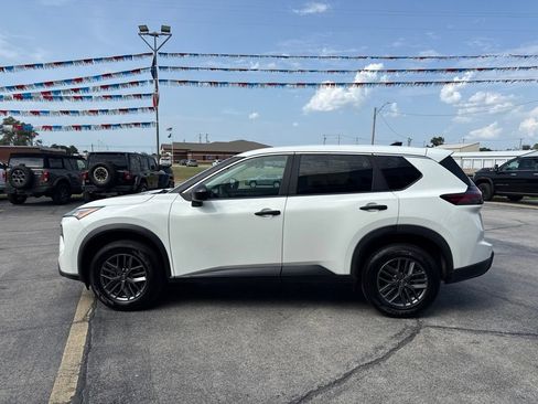 Used 2024 Nissan Rogue S FWD image 8