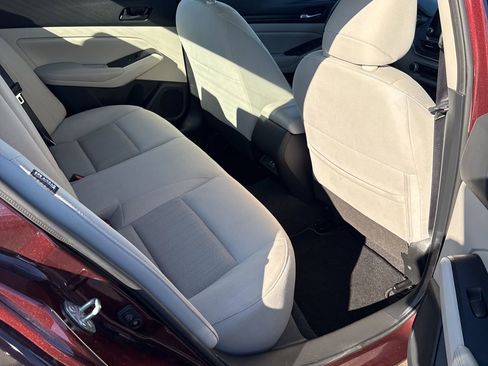 Used 2024 Nissan Altima 2.5 SV image 19