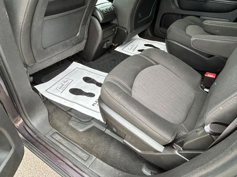 Used 2015 Chevrolet Traverse LT w/ Style and Technology Package FWD image 9