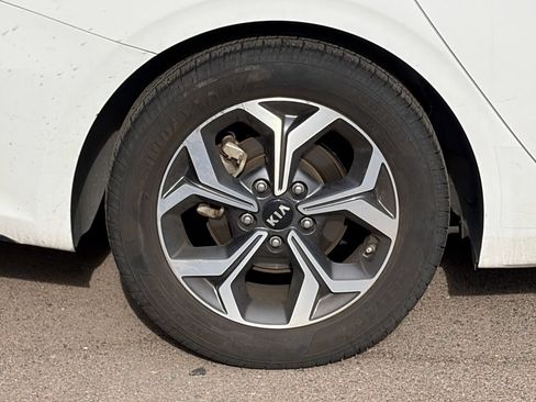 Used 2020 Kia Forte LXS FWD image 9