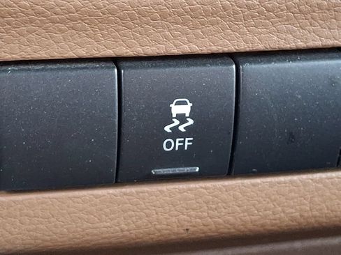 Used 2013 Jeep Wrangler Unlimited Sahara w/ Connectivity Group AWD/4WD image 24