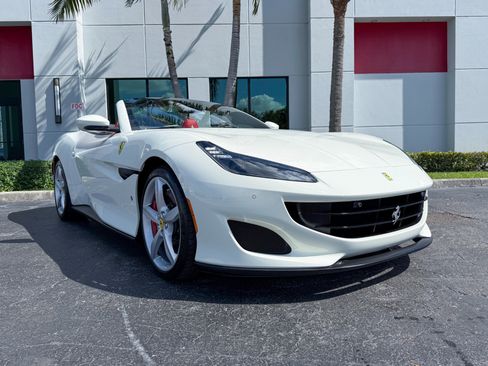Used 2020 Ferrari Portofino image 6
