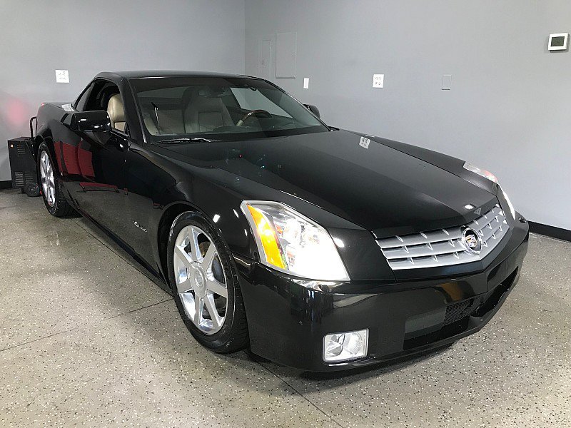 Used 2007 Cadillac XLR RWD image 2