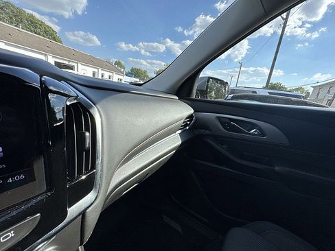 Certified 2020 Chevrolet Traverse LT image 24