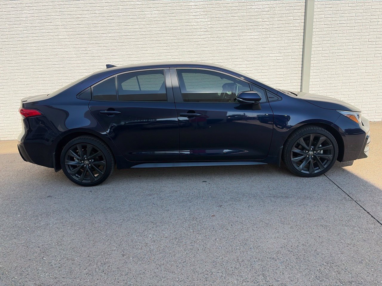 Used 2025 Toyota Corolla SE FWD image 2
