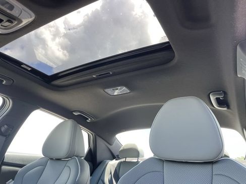 New 2025 Hyundai Elantra Limited FWD image 25