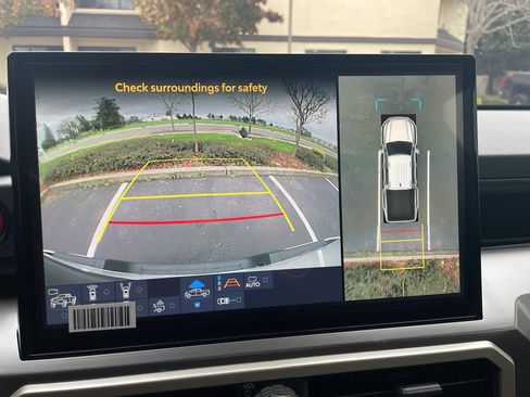 Used 2025 Toyota Tacoma TRD Sport image 27