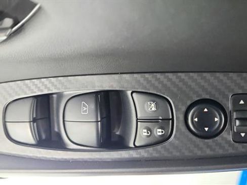 Used 2025 Nissan Sentra SV w/ Trunk Package image 22